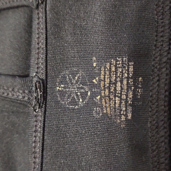 Gaiam Sport Bra Black Pull Over Light Compression Size L #1161 - Picture 5 of 11